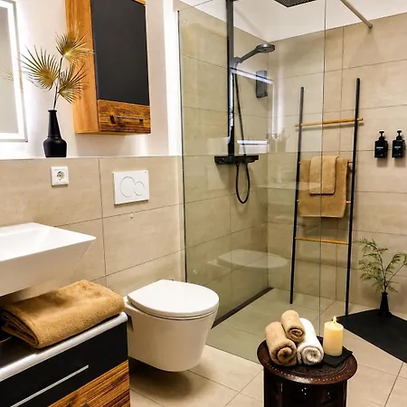 Limes Apartment- Balkon, Parken & Self-check-in *